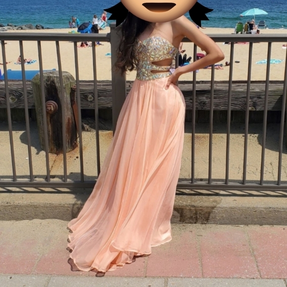 Nice prom or any occasion dress - Picture 1 of 4